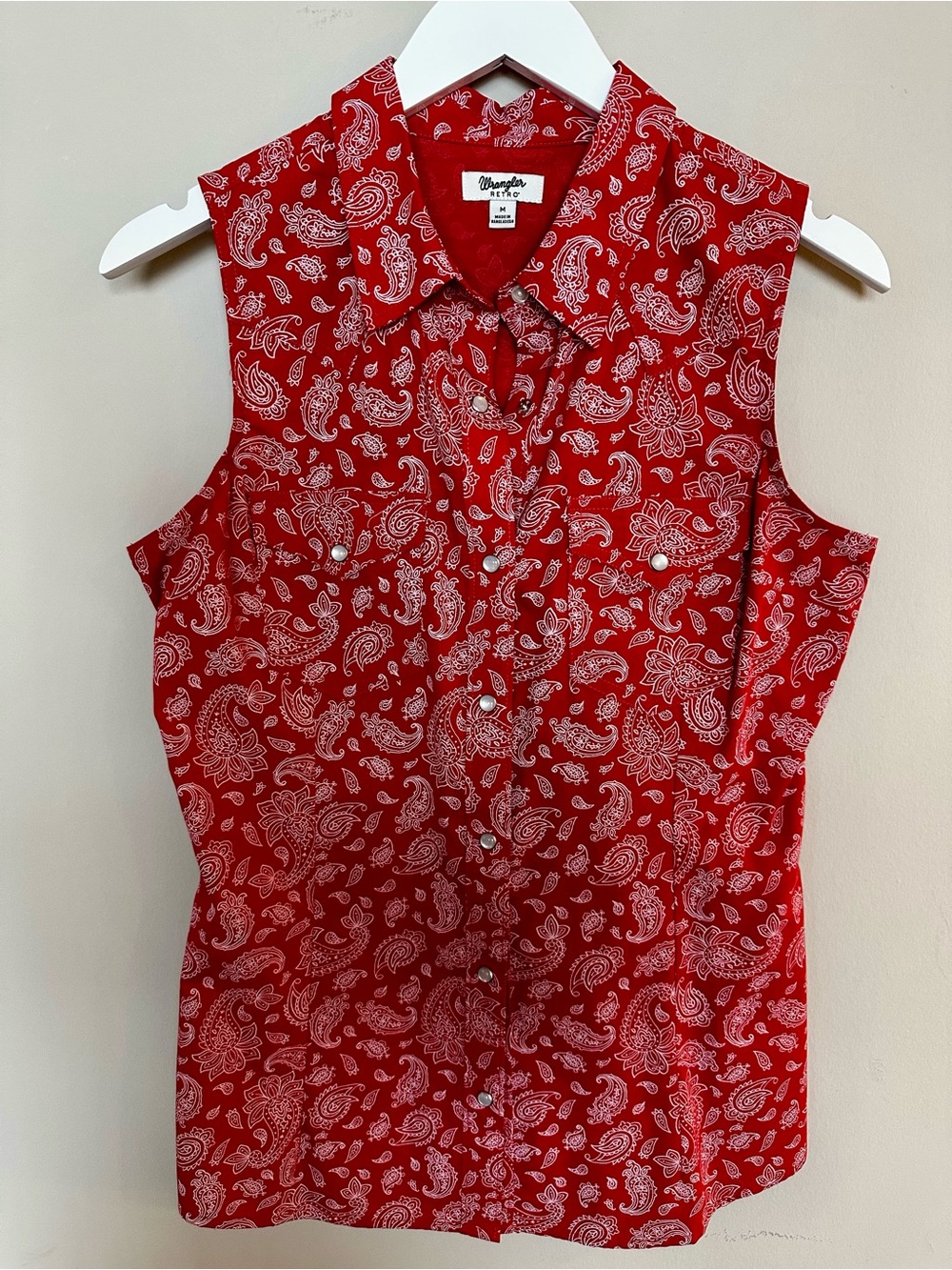 NWOT Wrangler Red Paisley Sleeveless Snap-Front Shirt